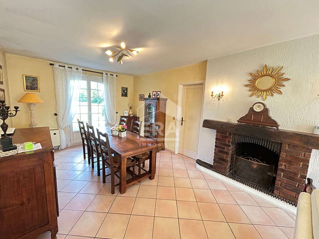 Maison à OLLAINVILLE