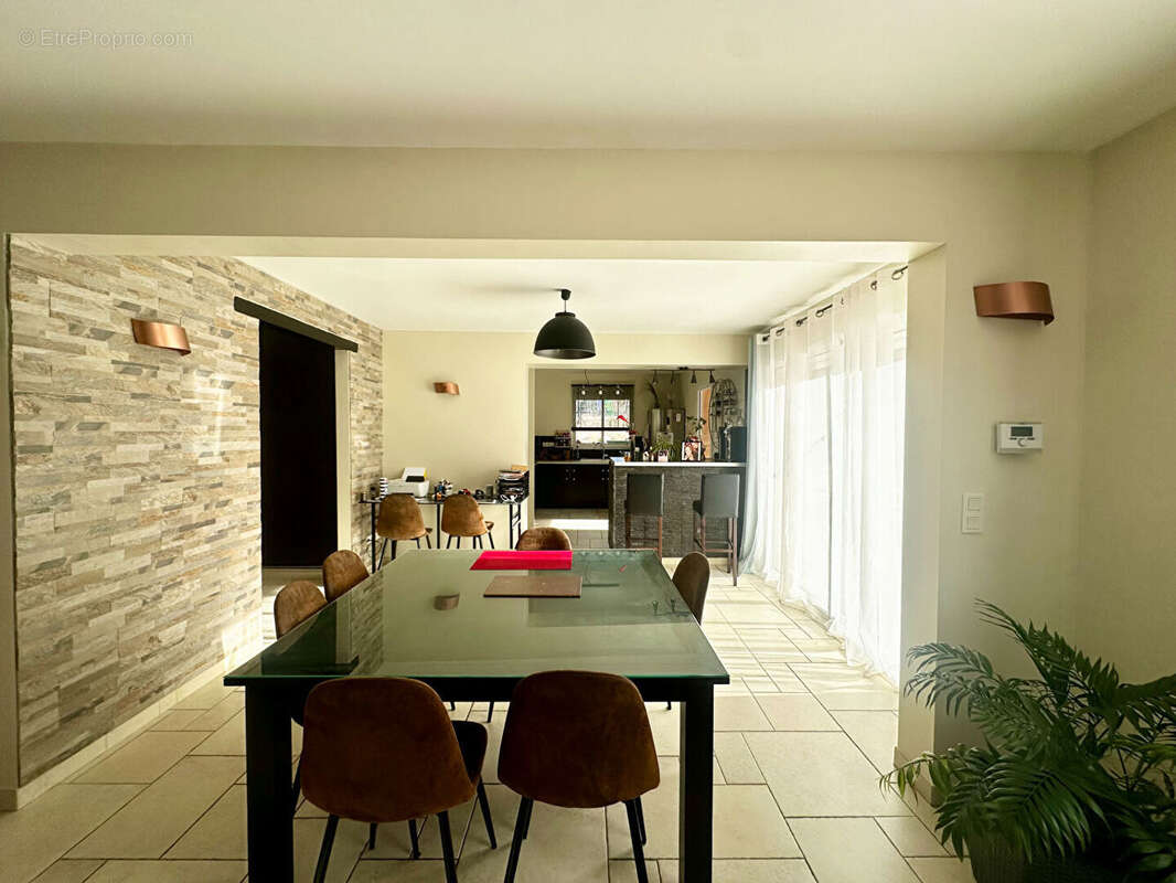 Maison à LES OMERGUES