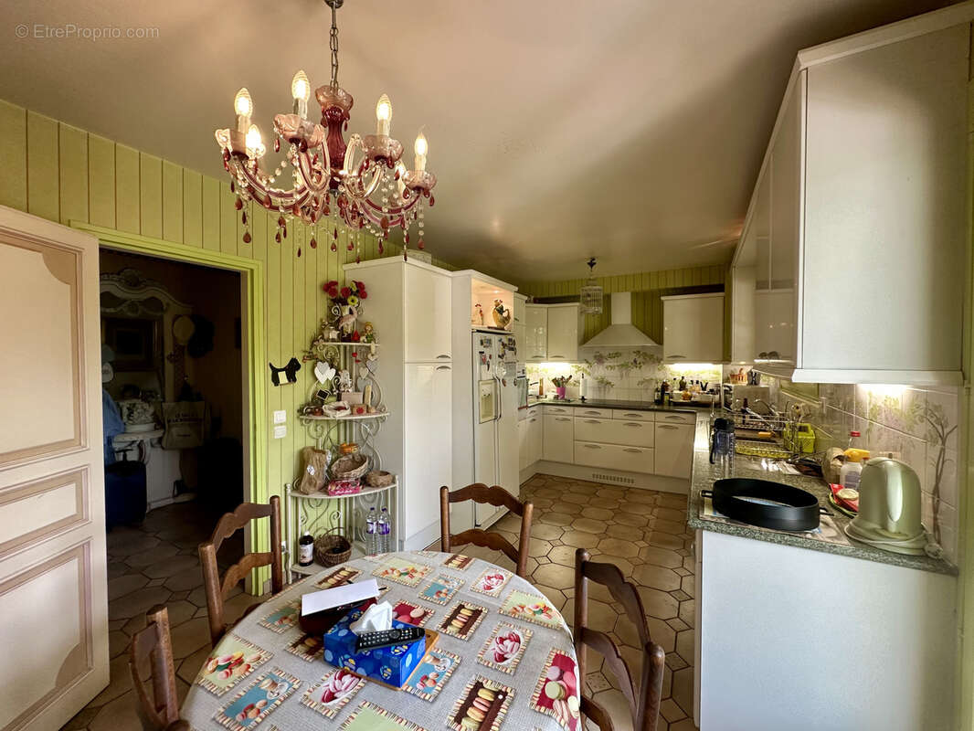 Belle propriété familiale de 220 m2 sur un terrain clos et paysager de 1 785 m2   Bellengreville - photo 5