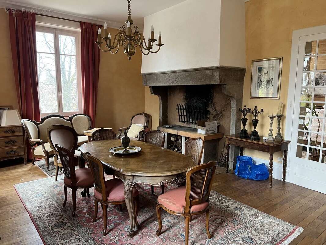 Maison à SAINT-BONNET-LE-CHATEAU