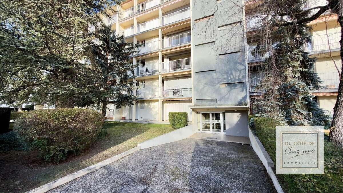 Appartement à SAINT-JULIEN-LES-VILLAS