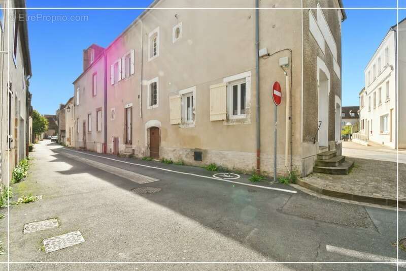 Maison à CHATEAUMEILLANT