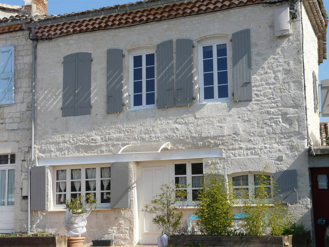 Maison à CASTELNAU-MONTRATIER