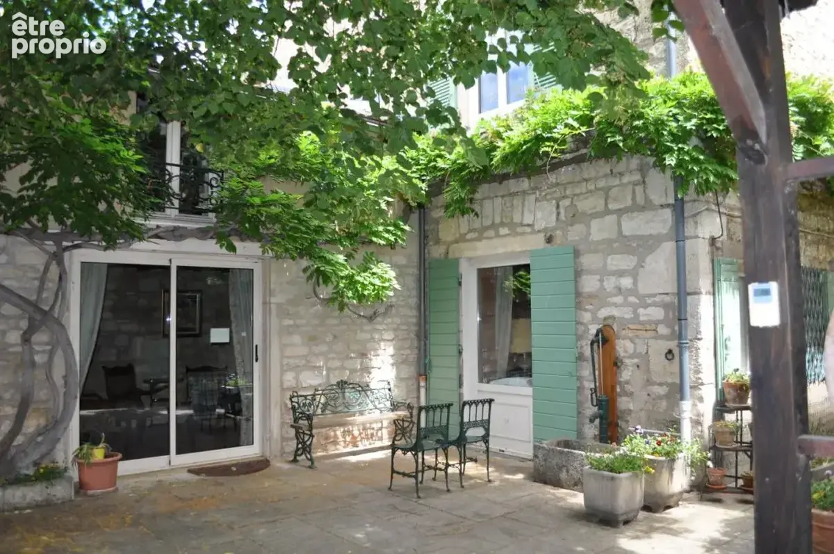 Maison 8 pièces 242 m² à vendre à Lucenay (69480) - photo 3