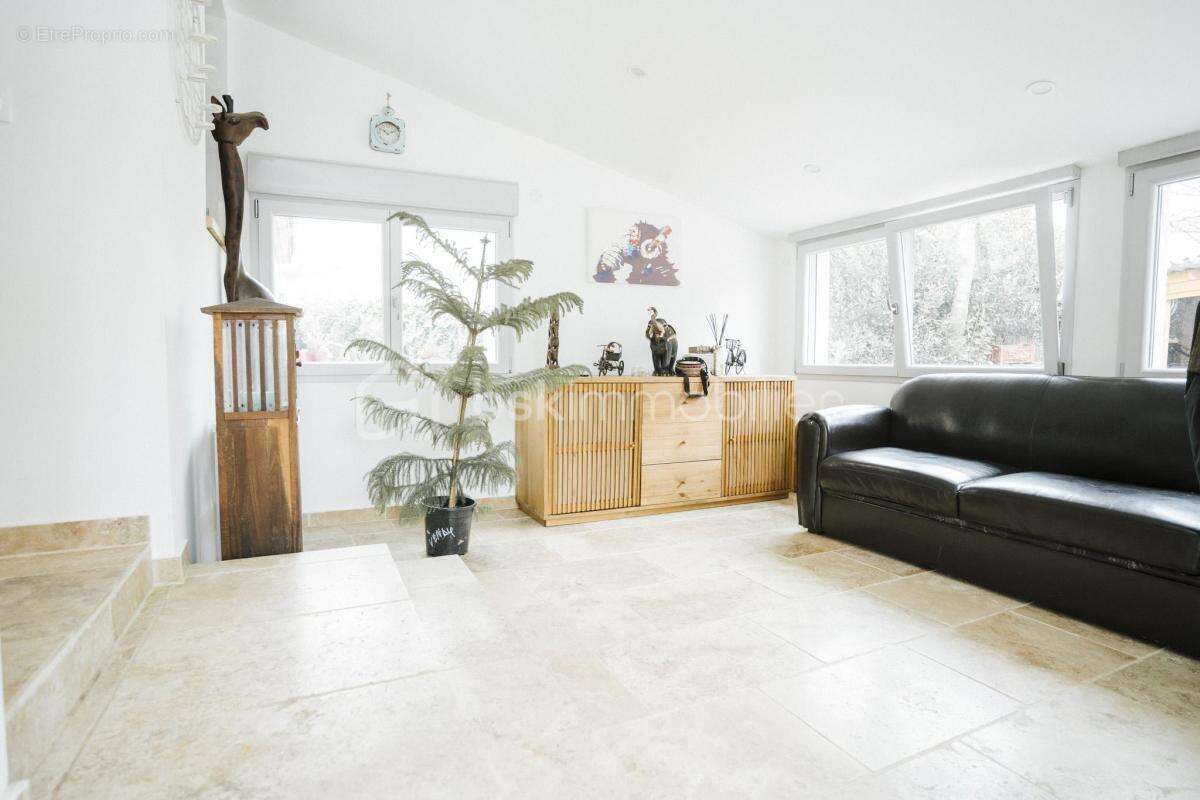 Maison de Plain-pied 150m2 - 3 chambres - 1010 m2 de jardin et piscine - photo 6