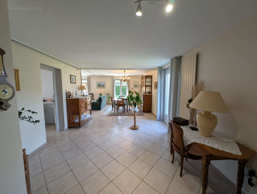 Maison à SAINT-CYR