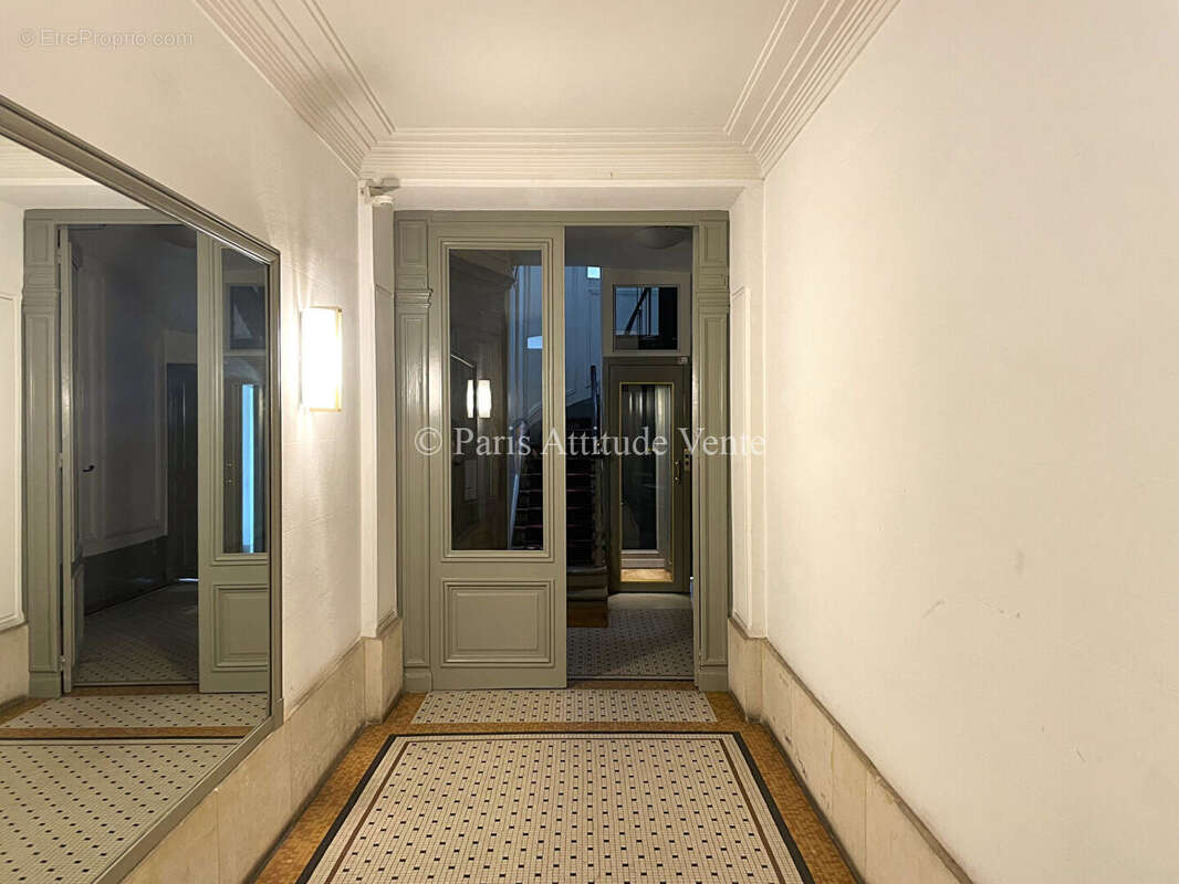 Appartement à PARIS-16E