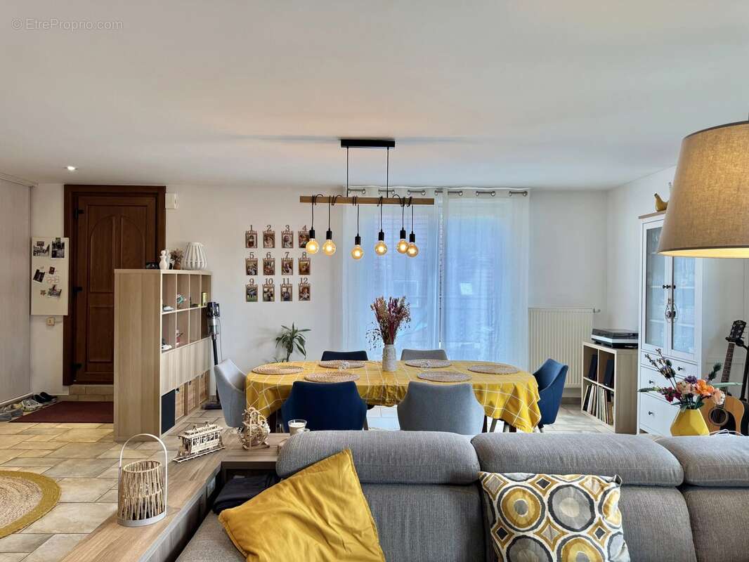 Appartement à STEINBRUNN-LE-HAUT