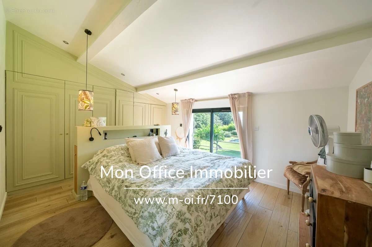 Référence : 7100-NGU. - Maison 9 pièces - Piscine - village à pied - calme - 276m2 - photo 17