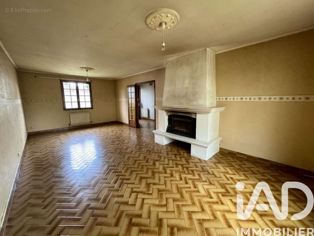 Photo 4 - Maison à ROULLET-SAINT-ESTEPHE