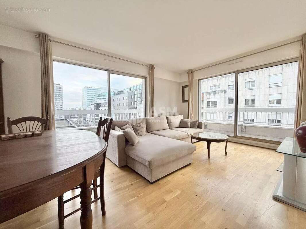 Appartement à COURBEVOIE