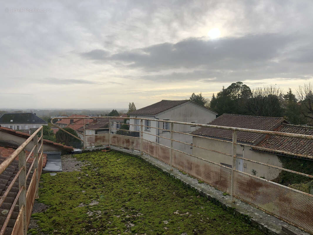 Appartement à BARBEZIEUX-SAINT-HILAIRE