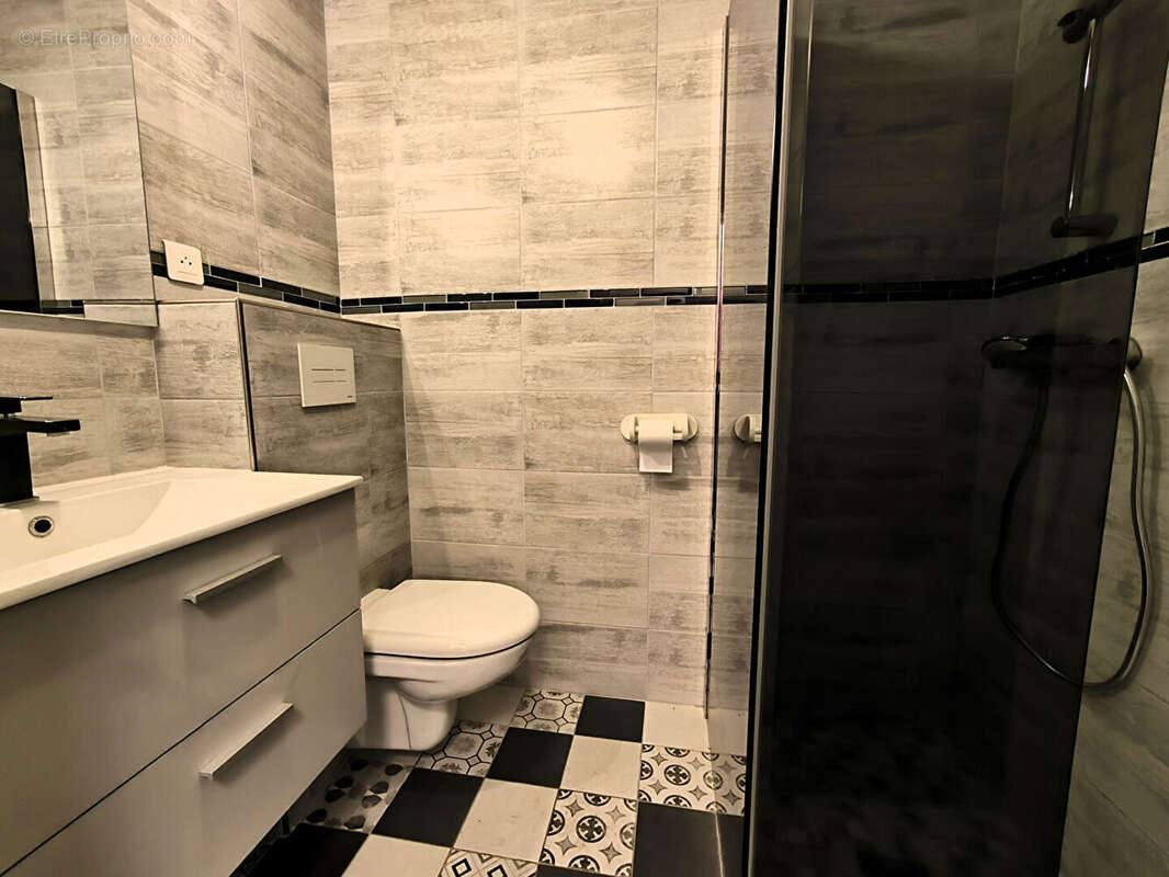 Appartement à SAINT-LAURENT-DU-VAR