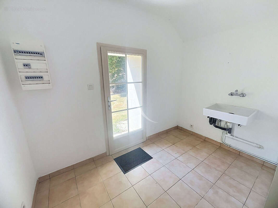 Une maison pleine de caractère, idéale pour les amoureux de la pierre et de la nature. - photo 10