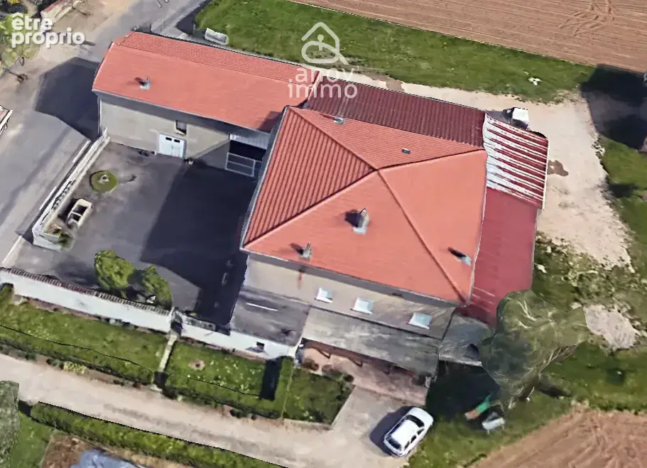 Grand corps de ferme avec 2 logements et dépendances - photo 2
