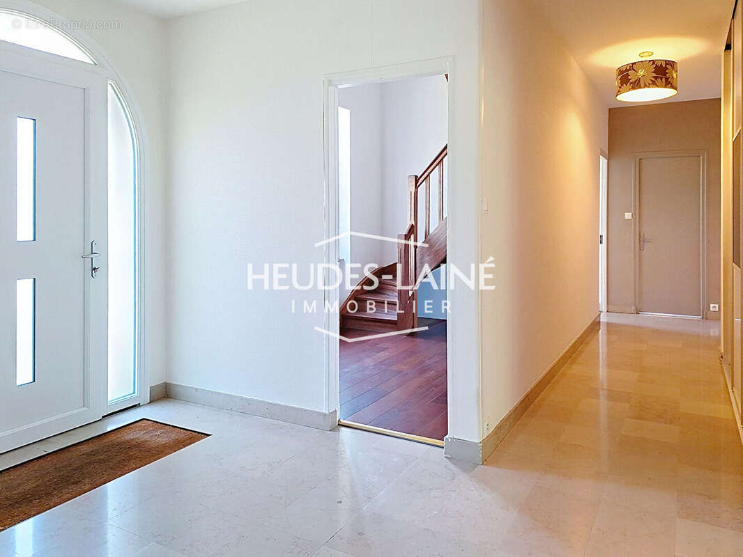 Maison 198 m2  - 6 pièces  - 50300 Avranches - photo 7