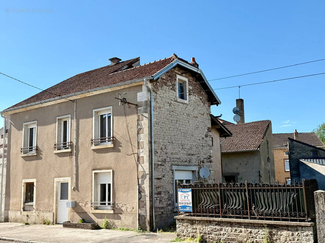 Maison à AILLEVILLERS-ET-LYAUMONT