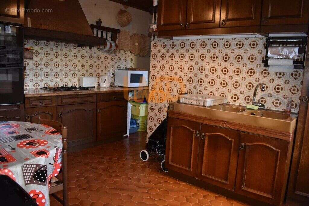 Maison à LIVINHAC-LE-HAUT