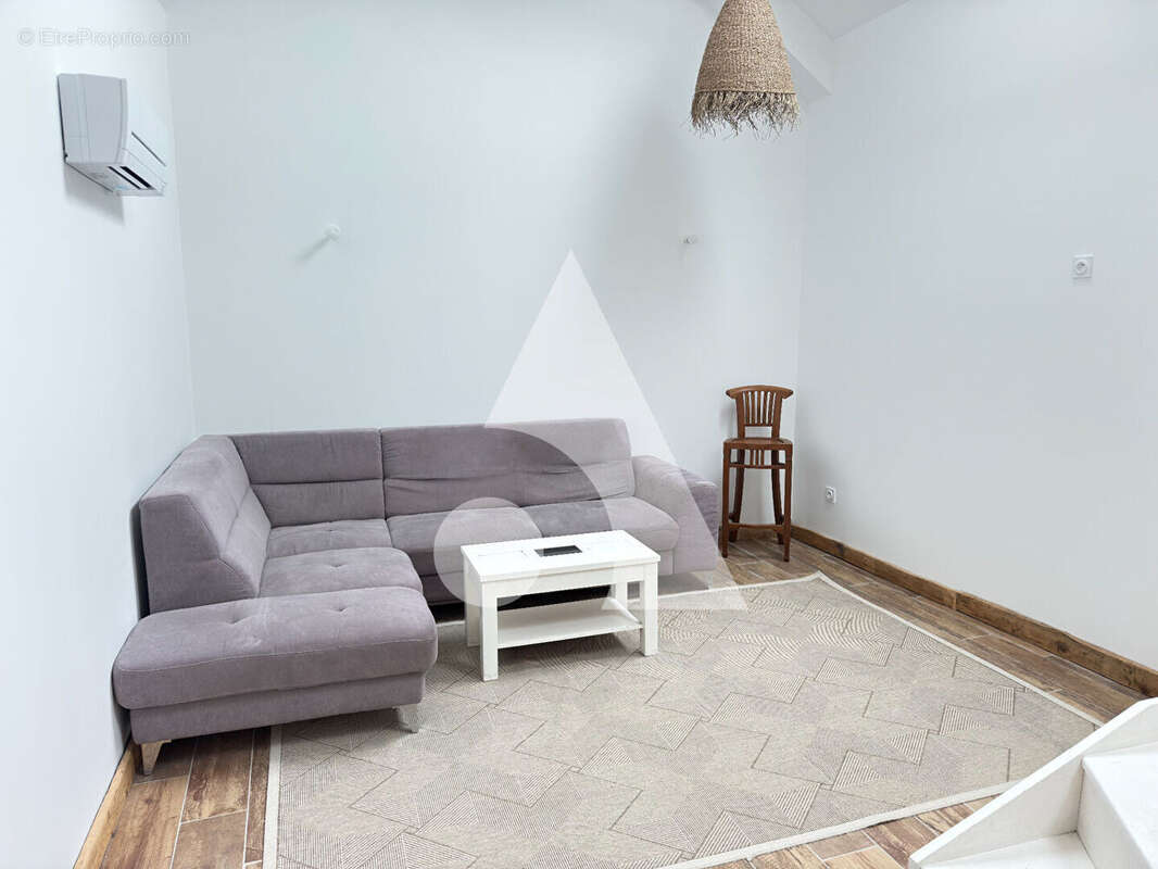 Remollon - t2 de 45 m² avec belle hauteur sous plafond + cave - photo 4