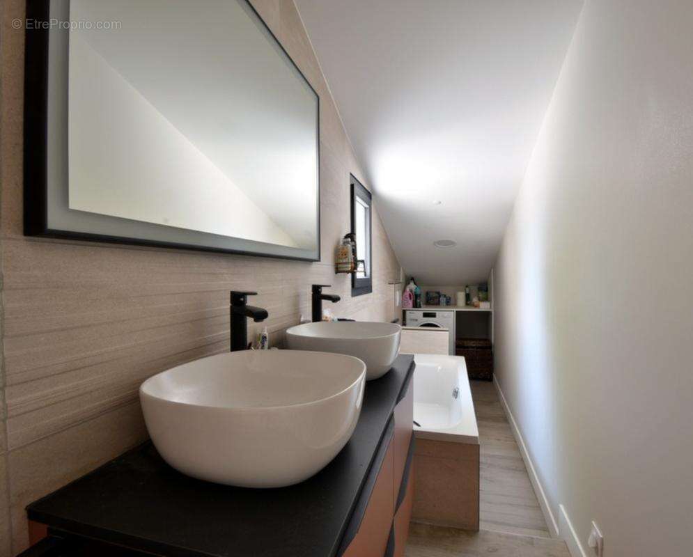 Exclusivité - maison atypique rénovée – 5 chambres – sous-sol complet – environnement privilégié - photo 8
