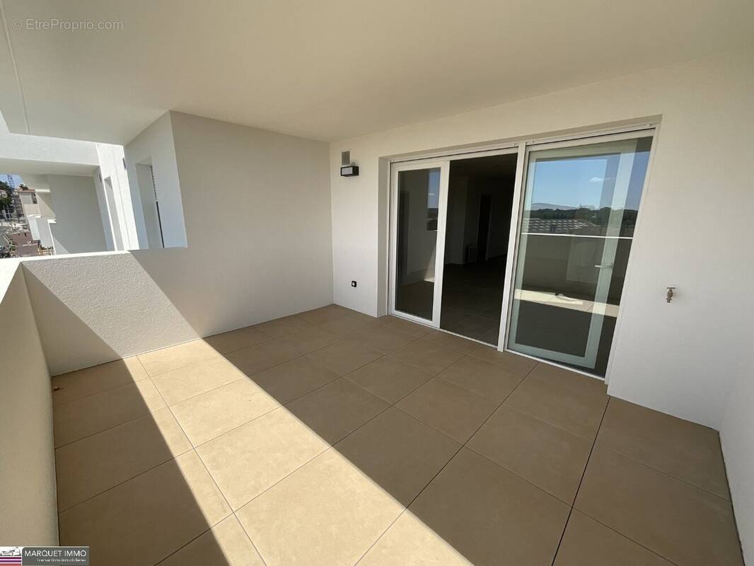 APT T4 offrant 91 m² avec terrasse 13 et 7 m² et parking au 4° étage avec ascenseur... - photo 2