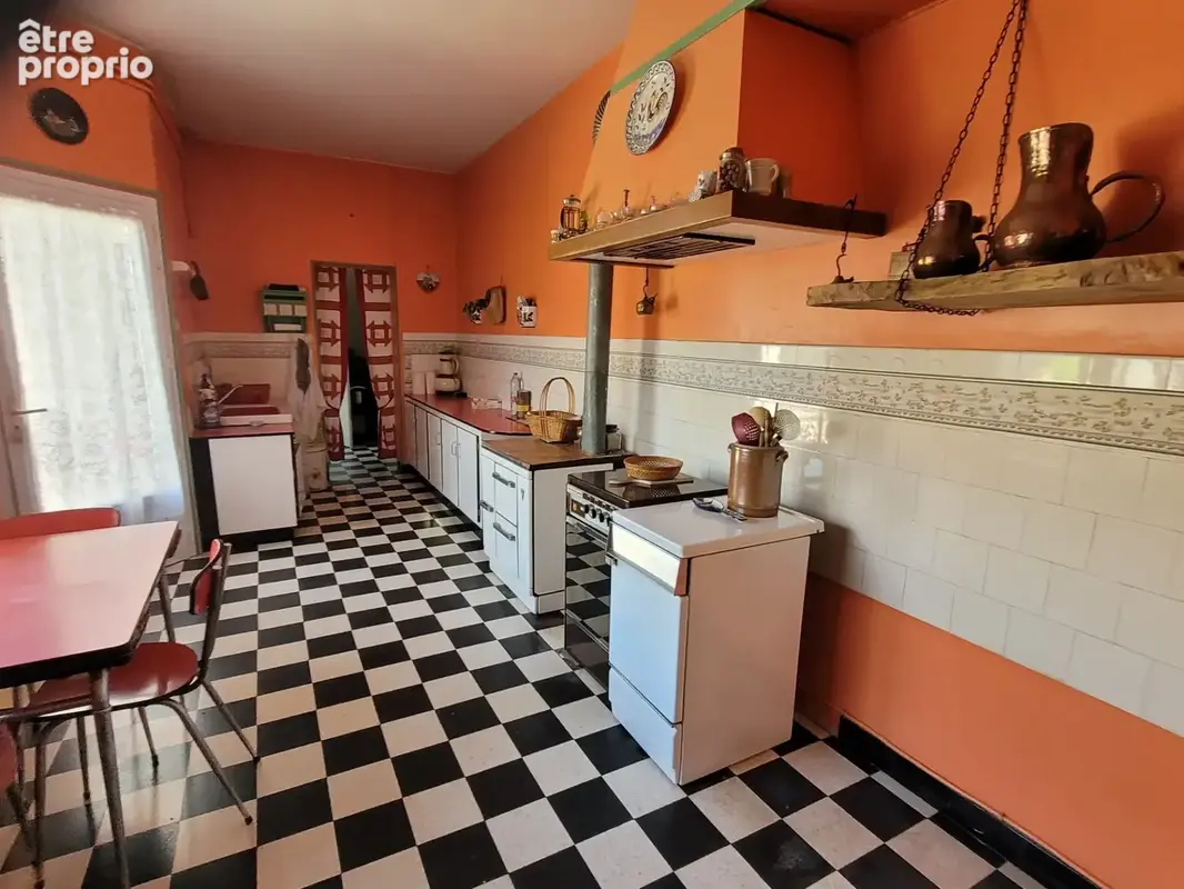 Maison avec fort potentiel + local commercial au centre de Bords - photo 5