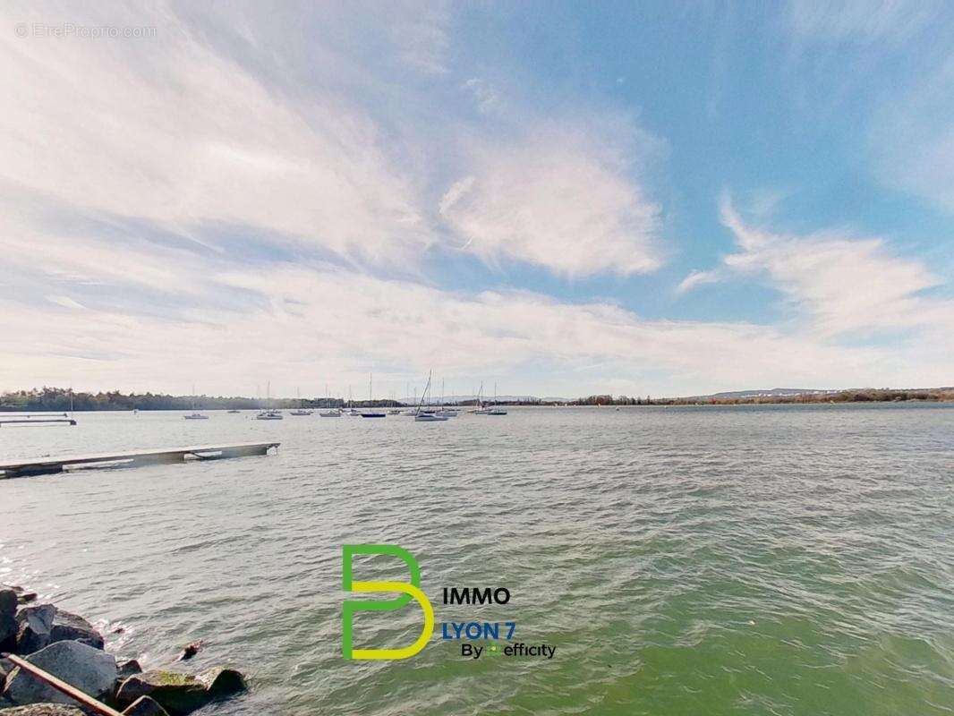 Appartement à MEYZIEU