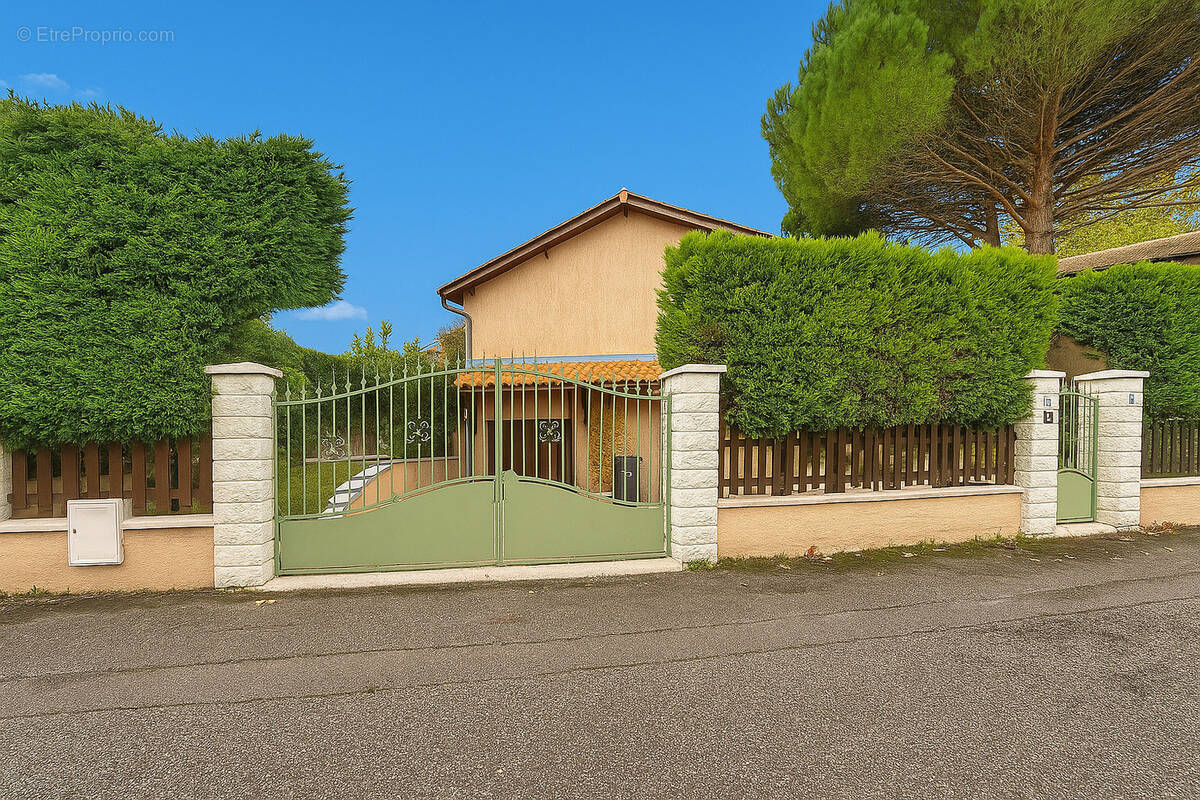 Maison à SAINT-GENIS-LAVAL