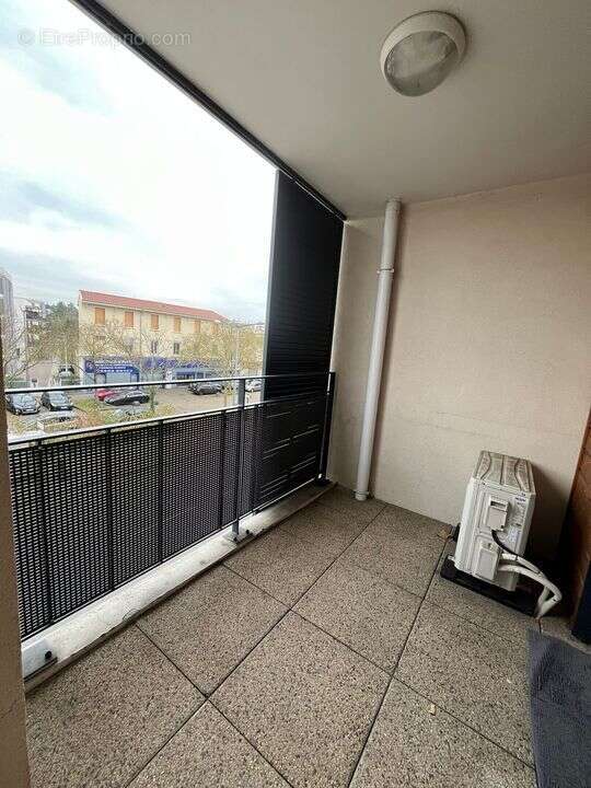 Appartement à DECINES-CHARPIEU