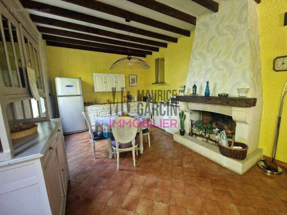 Maison à L'ISLE-SUR-LA-SORGUE