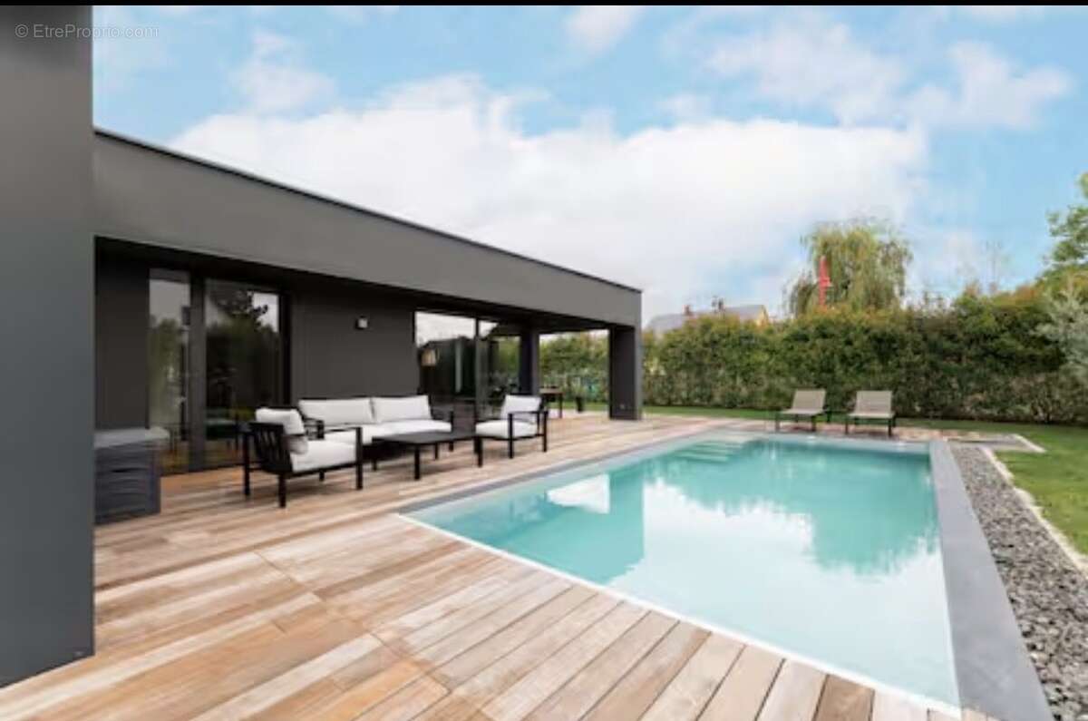 Maison à SAINTE-CROIX-EN-PLAINE