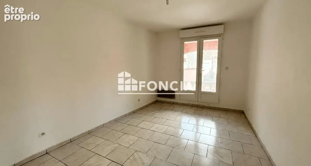 Maison de plain-pied avec garage attenant et deux terrasses - photo 6