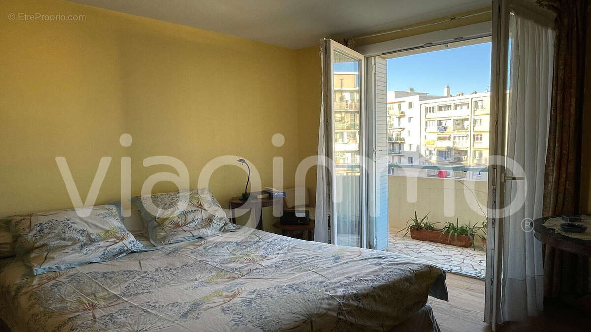 Appartement à MARSEILLE-5E