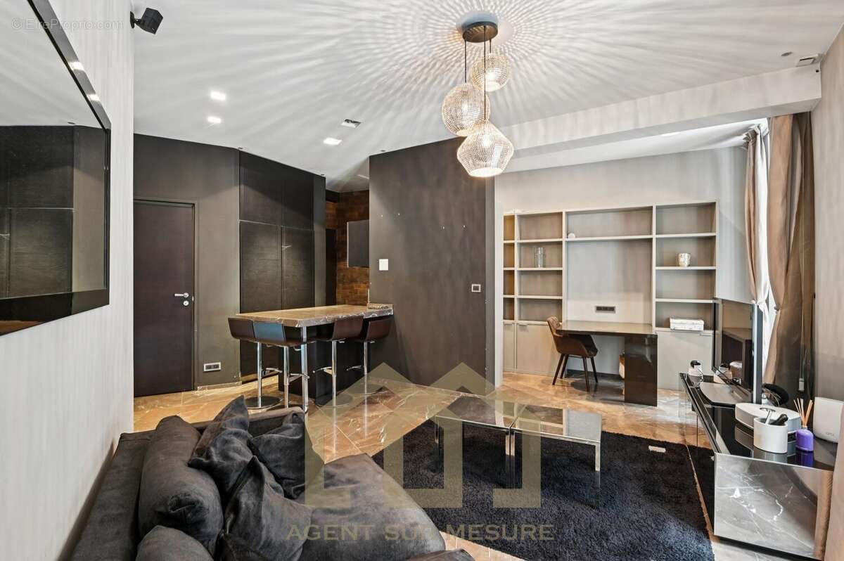 Appartement à PARIS-8E