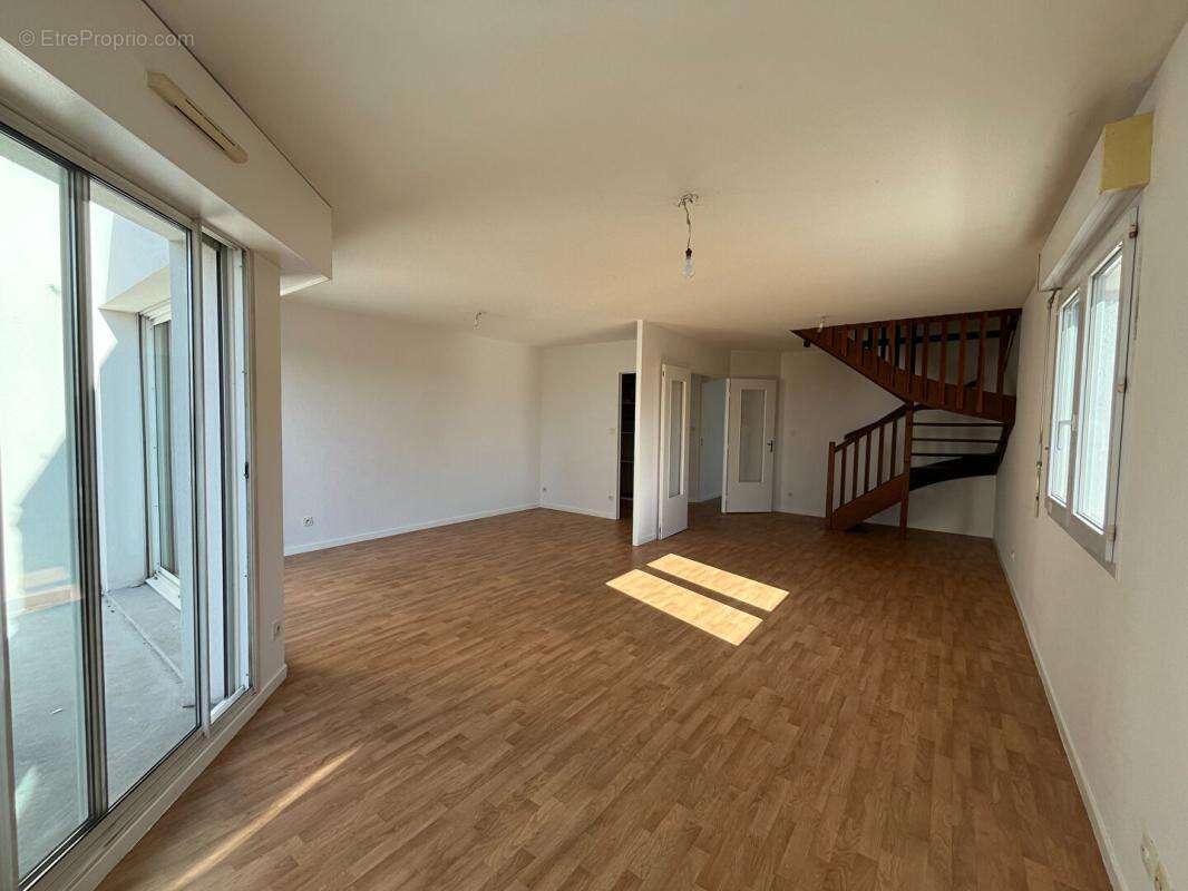 Angers - T5 en duplex avec terrasse et parking - photo 3