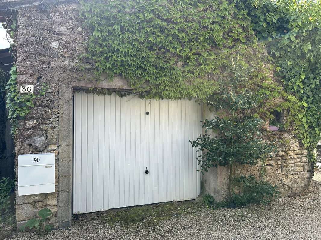 Maison à SOMMIERES-DU-CLAIN