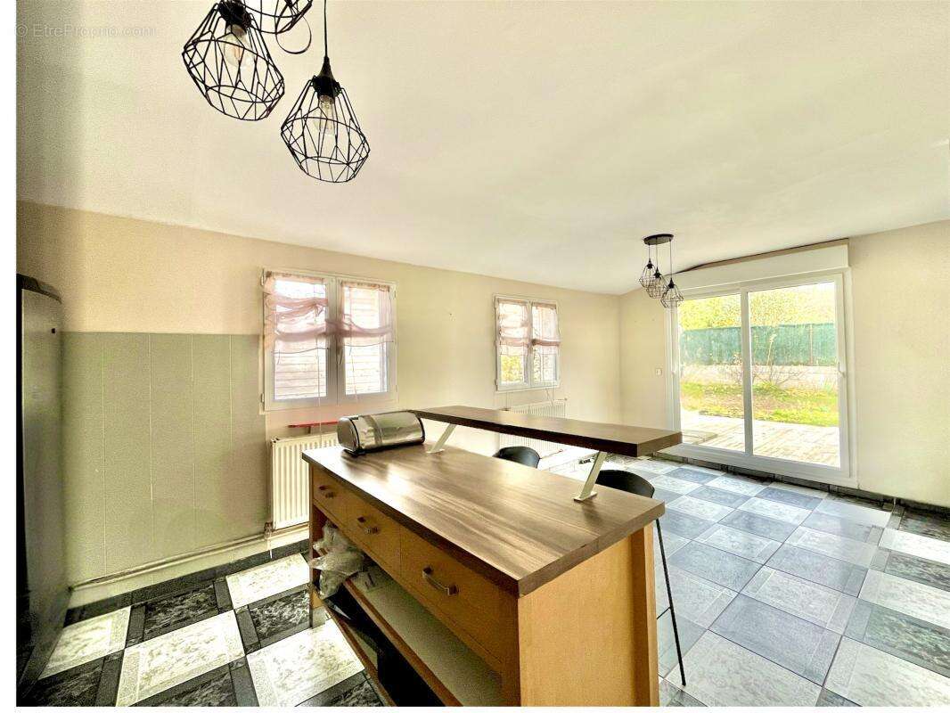 Maison à VILLENEUVE-SAINT-GERMAIN