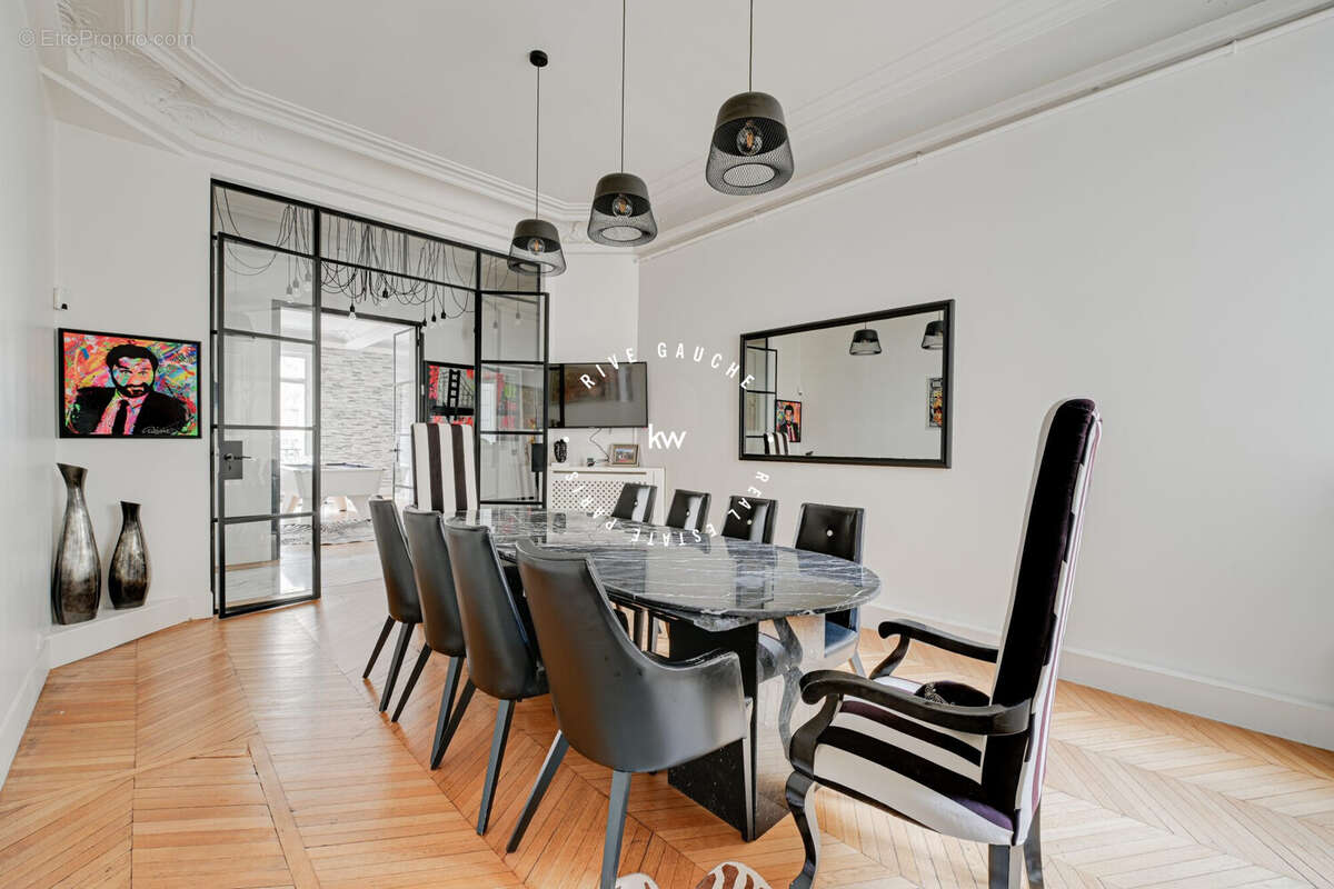 Appartement à PARIS-16E