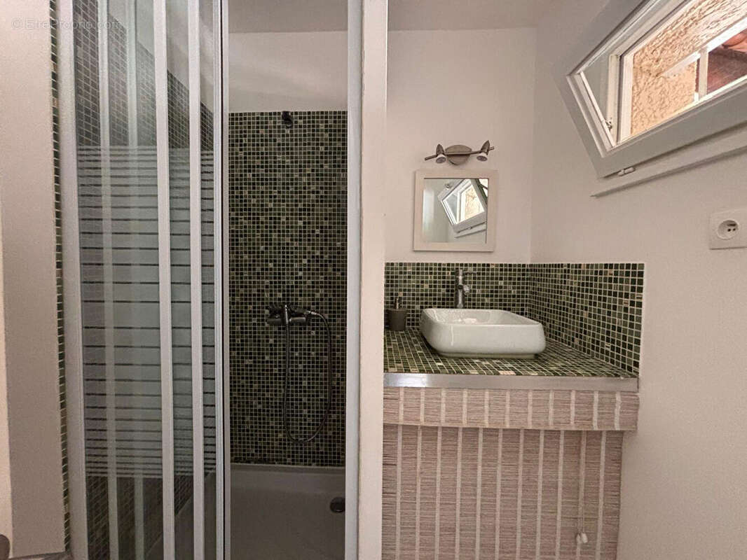 A vendre appartement t2 en duplex avec parking a la courronne - photo 5