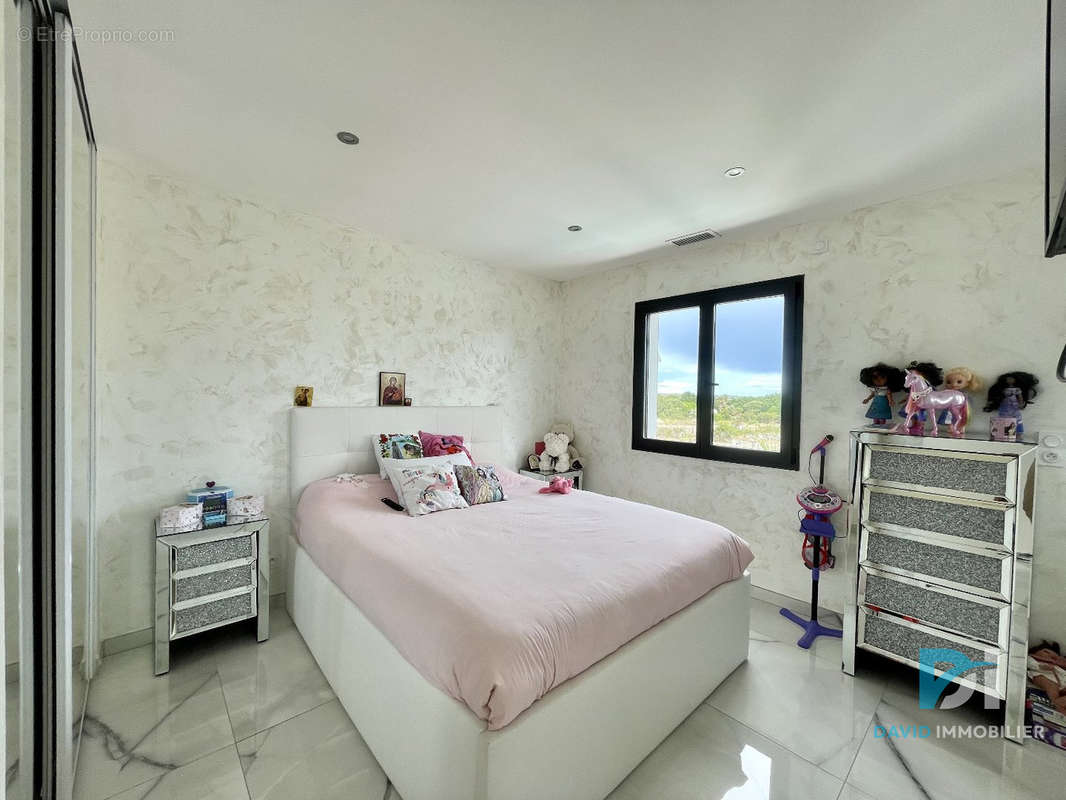 Maison à SAINT-THIBERY