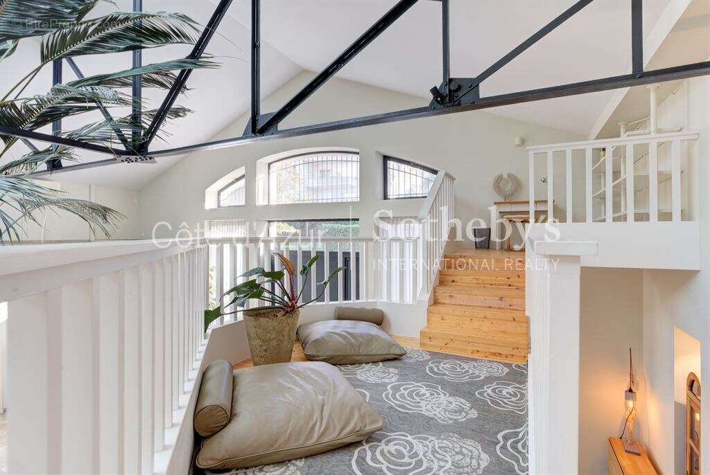 Cannes centre, villa de ville rénovée avec terrasse à proximité de la Croisette - photo 8