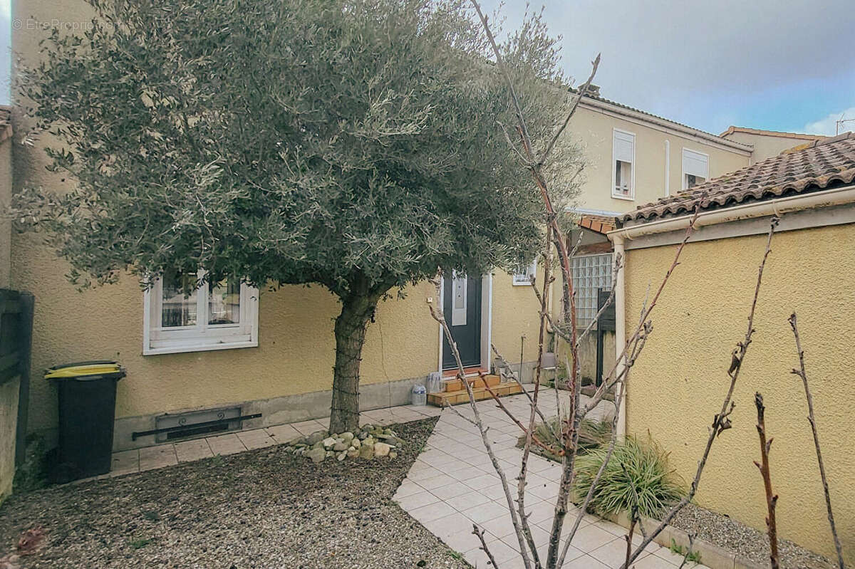 CARCASSONNE - PALAJA Villa T4 166m² (90m² hab.)  avec jardin, piscine, sous-sol, et garage - photo 3