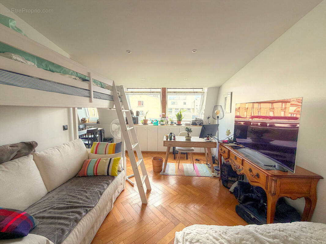 Appartement à LA GARENNE-COLOMBES