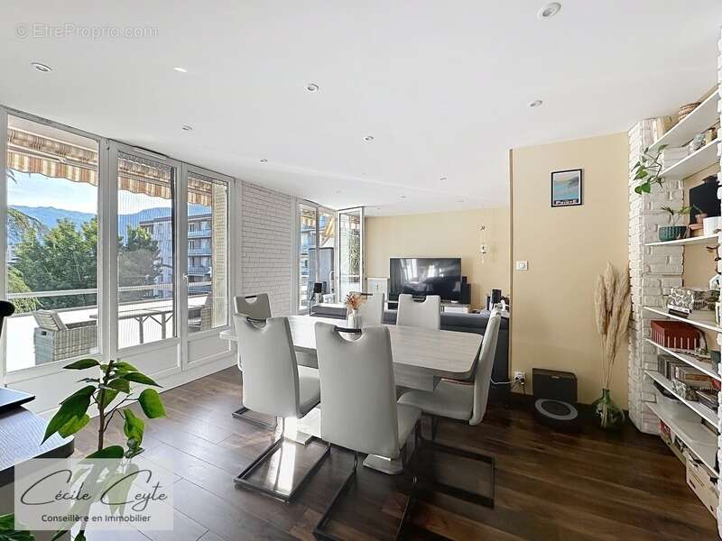 Appartement à SAINT-MARTIN-D'HERES