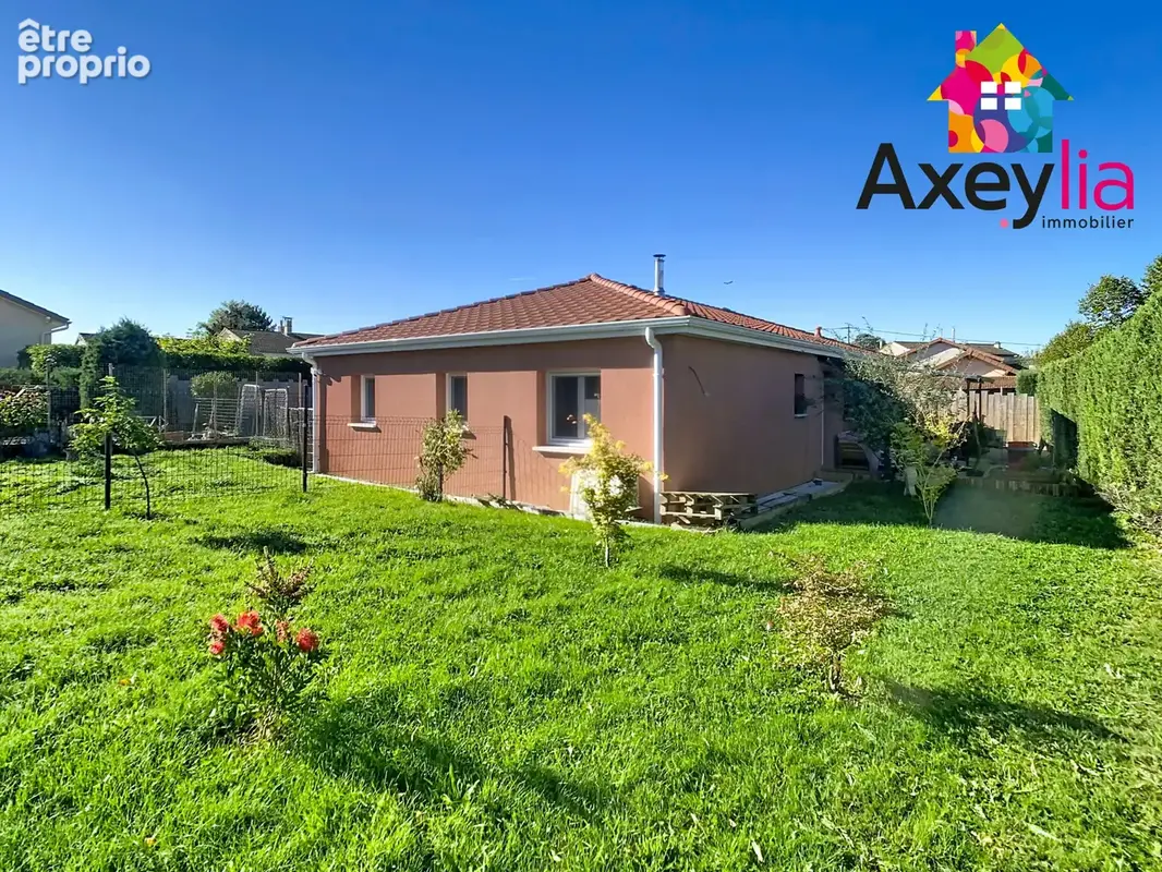 A vendre- pouilly-sous-charlieu- maison de plain-pied de 2024 avec piscine - photo 2
