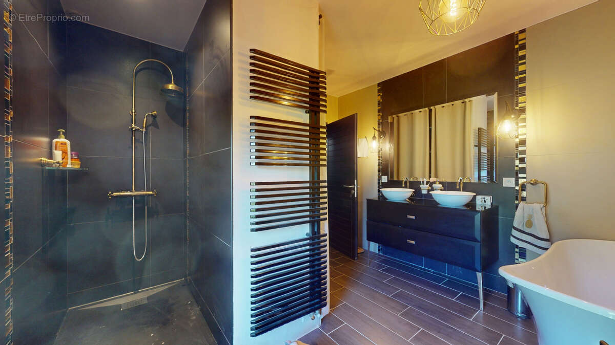 Maison à MONTAIGUT-SUR-SAVE