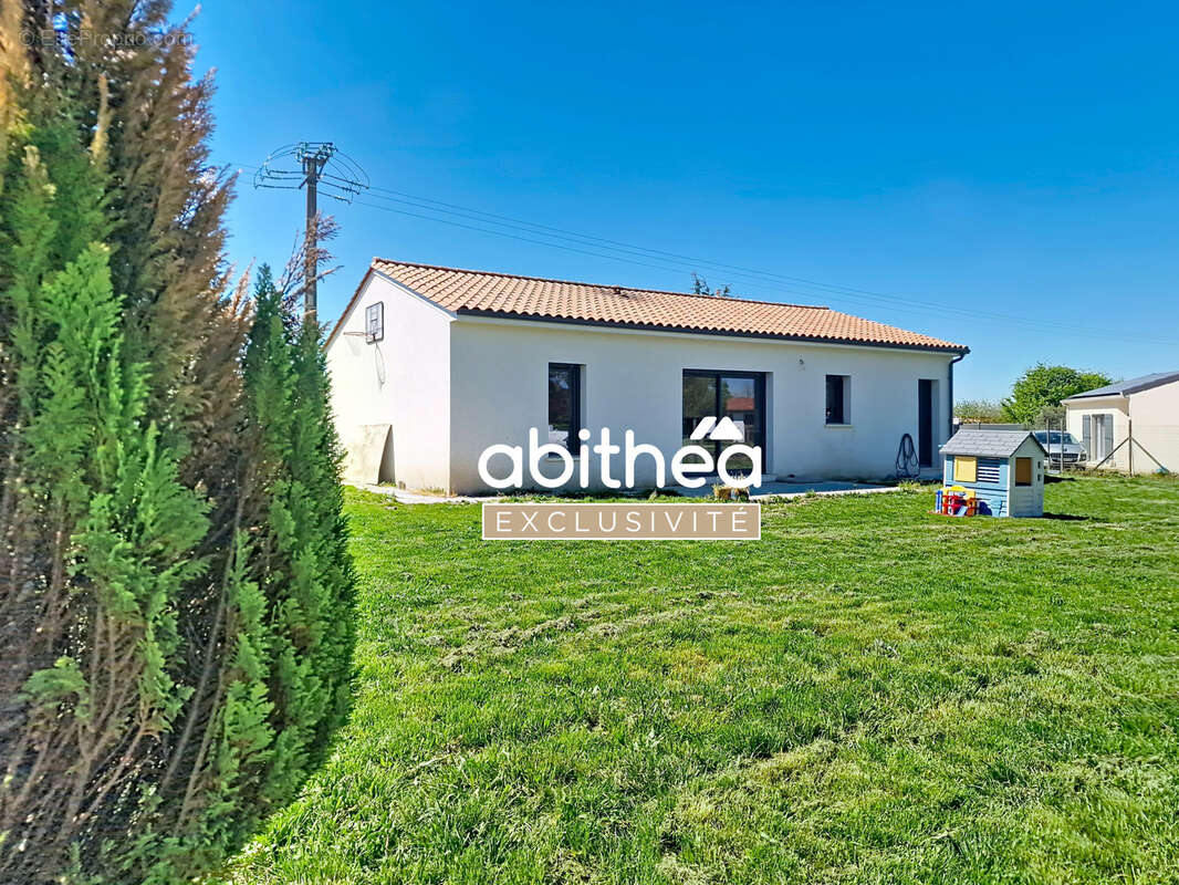 Maison de plain-pied  2023  2 chambres  84m2  1000m2 de terrain  garage - photo 9