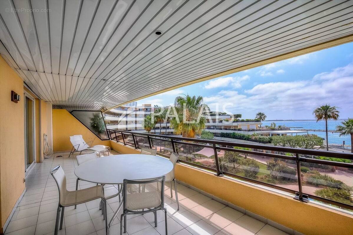 Appartement à SAINT-LAURENT-DU-VAR