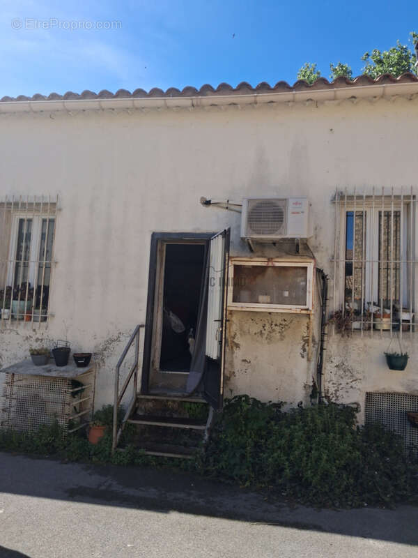 Commerce à FABREZAN