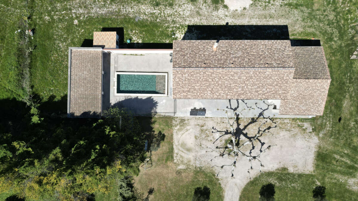 Maison à PERNES-LES-FONTAINES